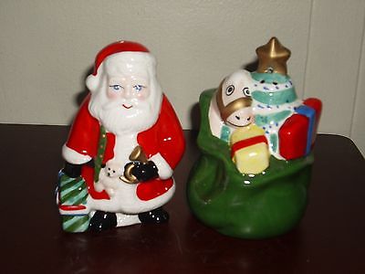 **New**Santa and His Bag of Presents Salt and Pepper Shaker Set