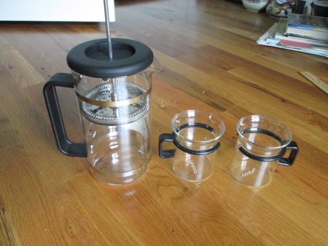 Bodum French Press Coffee Maker, 8 Cup, With 2 Bodum Glass Mugs Look Unused
