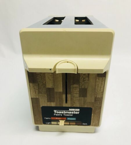 Vintage - McGraw and Edison - Toastmaster - B703 Wood Grain/Chrome Toaster