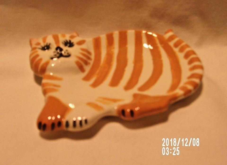 Cat #817 - 42 -  Ceramic  Orange / White Cat Spoon  Rest