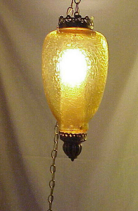 VINTAGE CRACKLE LOOK AMBER GLASS MID CENTURY HANGING CEILING LIGHT SWAG LAMP