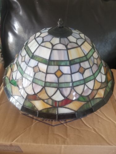 NICE STAINED LIGHT FIXTURE. PRETTY DESIGN -FREE SHIP-