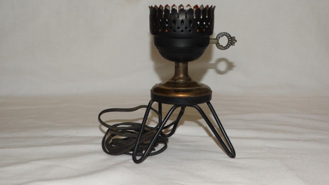 Vintage Atomic era metal tripod electric small table lamp Mid Century no chimney