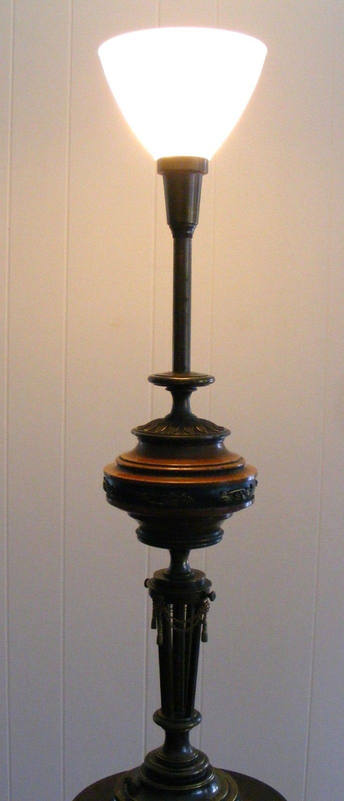 NICE VINTAGE STIFFEL TORCHIERE TABLE LAMP WITH ORIGINAL  MILK GLASS DIFFUSER