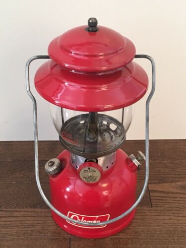 COLEMAN LANTERN 200 RED   DATED 7 /1968 With Metal Box