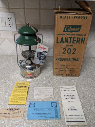 Vintage 1954 Coleman Professional Green Nickel 202 Single mantel Lantern 8/54