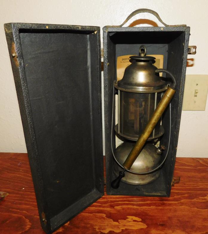 Vintage Pressure Kerosene Lamp Lantern KEROSAFE  M 1004 THOMAS MANUFACTURING CO