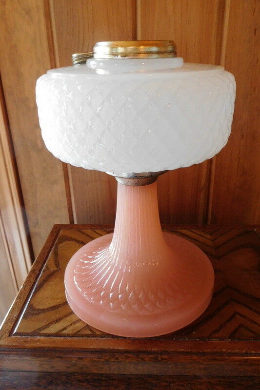 Aladdin Kerosene Lamp QUILT in White & Pink moonstone
