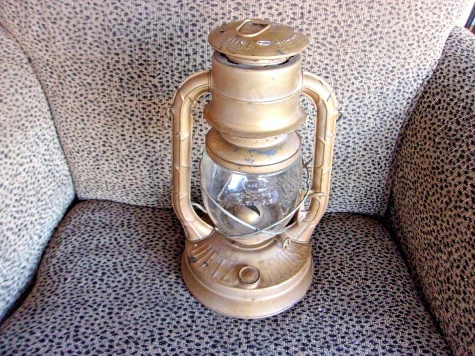 Vintage Dietz No. 2 Large Fount D-Lite Railroad Lantern -  Glass is perfect