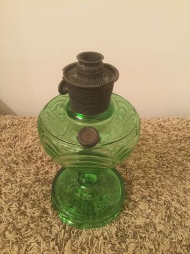 Beautiful Vintage Green Aladdin Oil Lamp Drape No Chips Or Cracks