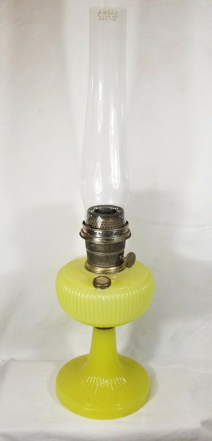 RARE 1938 B88 Yellow Moonstone Vertique Aladdin Oil Lamp