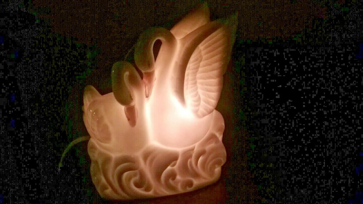 Porcelain Pair of Swans Lamp/Night Light w/On/Off Switch 4.75