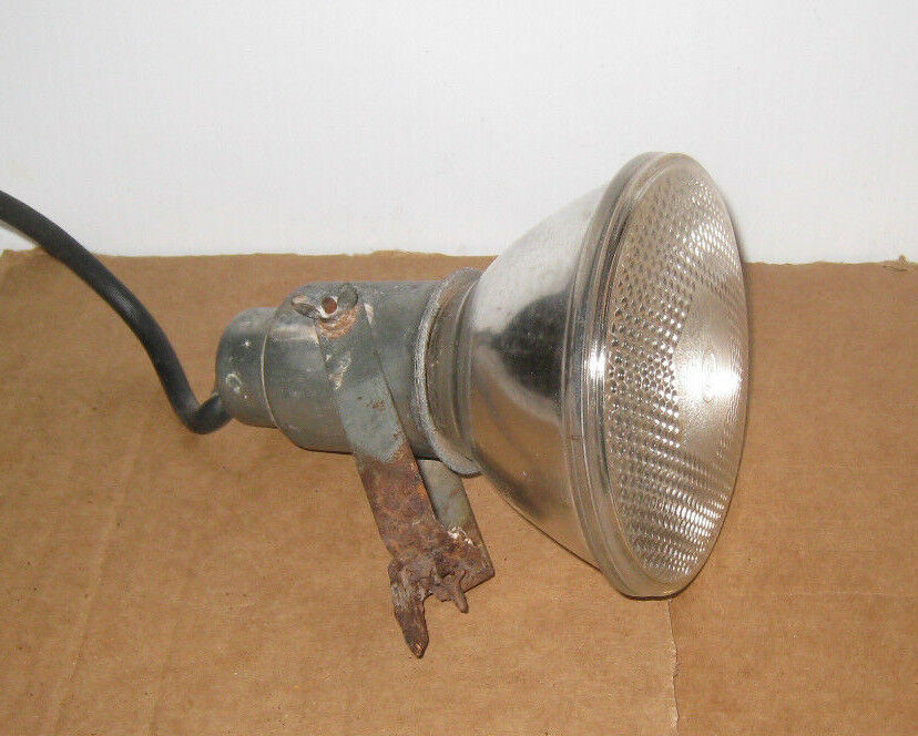 Working Vintage Spot Flood Light, 102 inch power cord, AC electrical Outlet
