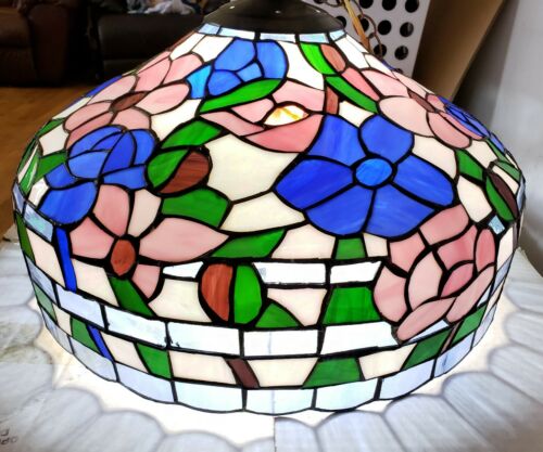 VINTAGE BEAUTIFUL HANGING TIFFANY STYLE STAINED GLASS LAMP SHADE IN OB NOS NIB