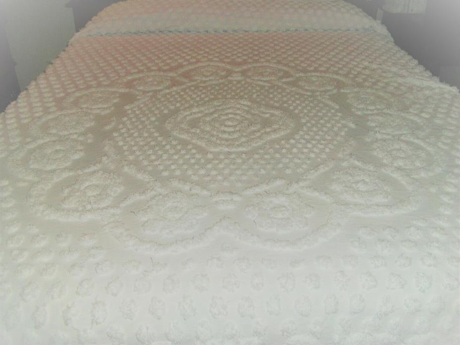 Large  Popcorn Chenille Bedspread Queen Size 102 X 118 With Fringe White (GUC)