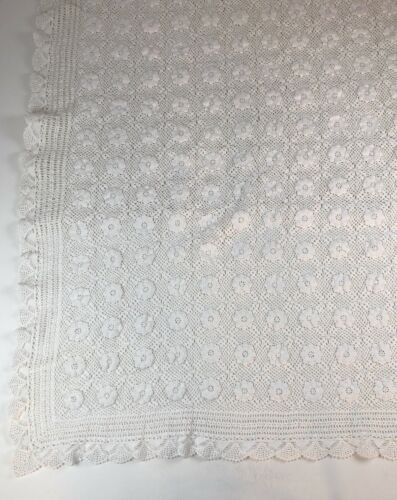VTG Hand CROTCHED White Lace Tablecloth Bedspread Coverlet Topper 48.5