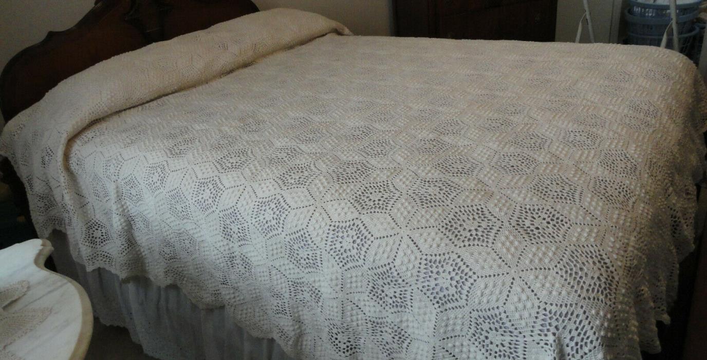Vintage Hand Crocheted Ecru Full /Double Bedspread/ Bed Coverlet Candlewick Pat.