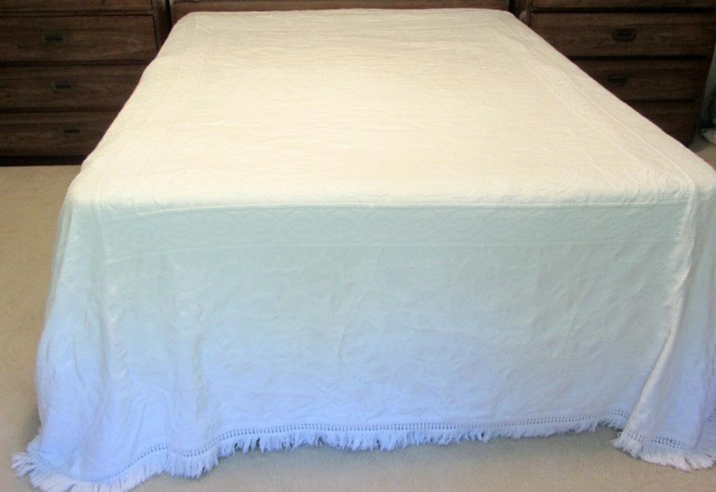Vtg White Cotton Bedspread Raised Texture FULL DOUBLE Size 92 x 102 Fringe