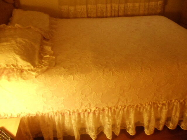 Shabby Chic Vintage Ecru Lace bedspread and Shams 10