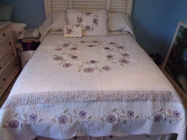 Full Quilted Bedspread Shabby Chic Lavender / Purple Embroidered Flowers & Shams
