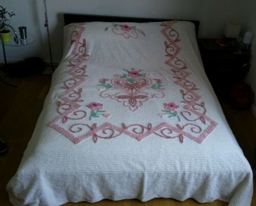 Vtg Queen Chenille Bedspread White Flowers Floral Retro Soft Fuzzy Blanket
