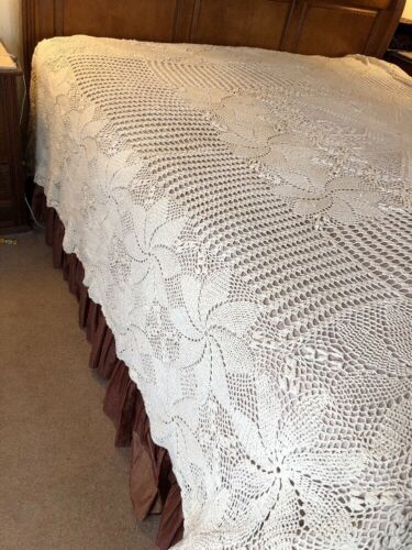 Vtg Hand Crocheted Cotton Ivory Lace King Size Bedspread Coverlet 120” X 100”