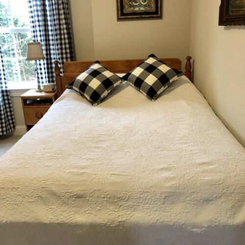 Queen MATELASSE White COVERLET/BEDSPREAD SCALLOPED French Floral COMPANY STORE