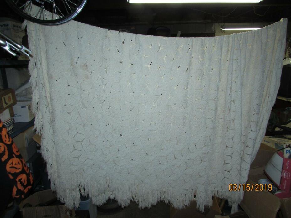 LARGE ANTIQUE HAND CROCHETED BED SPREAD SNOWFLAKE STAR PATTERN 120X70