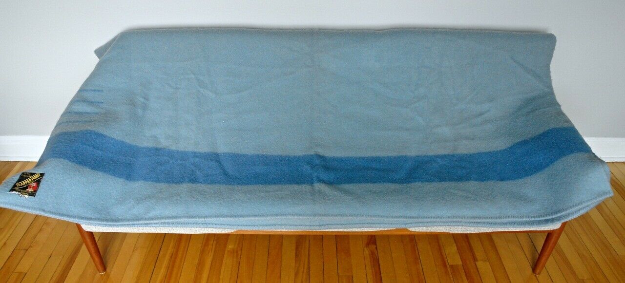 Vintage 4.5 Point TRAPPER POINT ENGLAND BLUE WOOL BLANKET for Eaton's 90