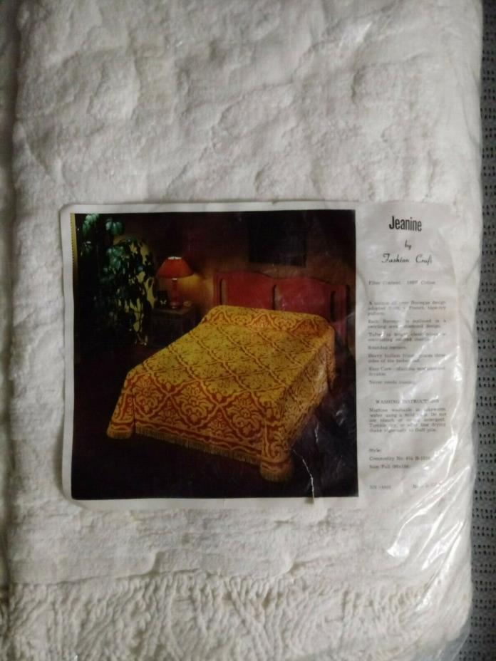 New Vintage Chenille Baroque Tufted Medallion Bedspread Blanket 96 x 106 NOS