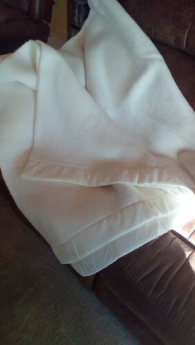 Vintage ivory white Twin Size 100% Acrylic loomwoven blanket