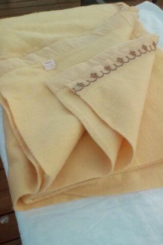 Vintage buff tan Chatham Twin Size 100% Acrylic fiberwoven blanket