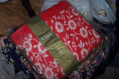 Vintage  BED BLANKET  UTICA   BLANKET  RED  DOUBLE SIZE   BRAND NEW  1970s