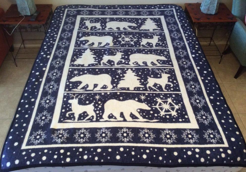 San Marcos Plush Blanket Blue White Snowflake Wild Life Block Print 80x58