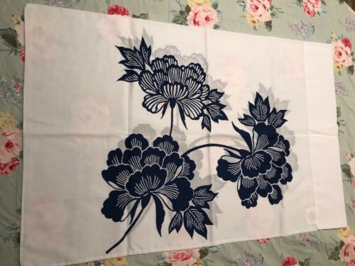 Anne Klein Burlington Lustersoft Standard Pillowcase Vintage Blue White Flowers