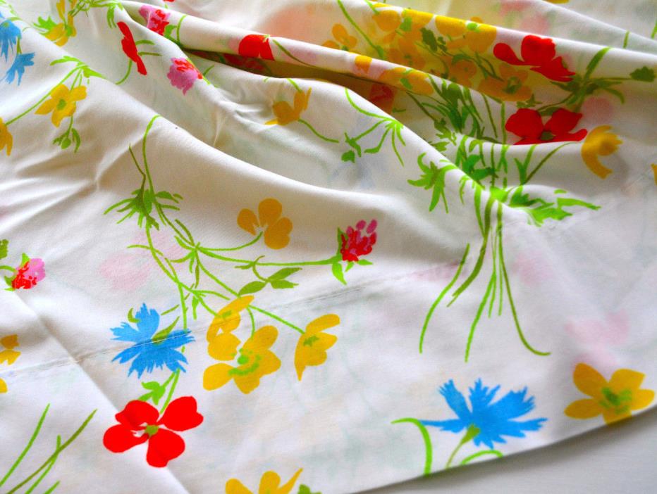 Vintage FLORAL TWIN Flat Sheet Fieldcrest Perfection White Red Yellow COTTAGE L8