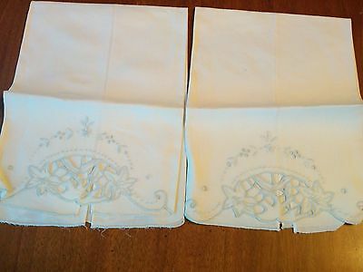 Set 2 Matching Vintage White Cotton with Floral Embroidery Cut Out Guest Towels