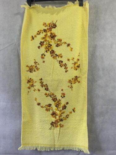Vintage 50s Cannon Fringe Bath Towel Bright Yellow Brown Fall Leaves Pattern USA