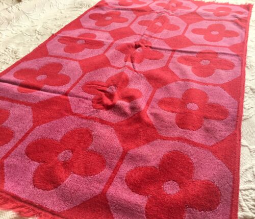 Vintage Red & Pink Flower Power Bath Towel FASHION MANOR ~ Retro Mod