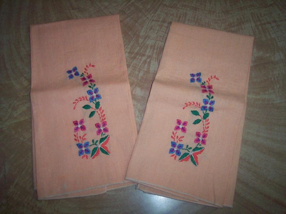 2 PEACH GUEST TOWELS EMBROIDERED FLOWERS