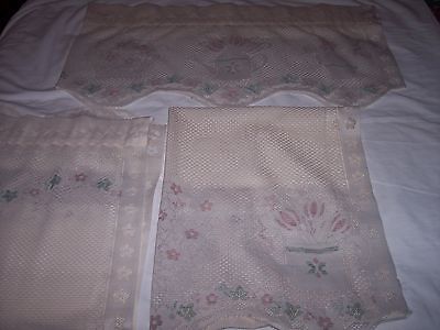 PAIR OF CURTAINS AND VALANCE FLOWERS