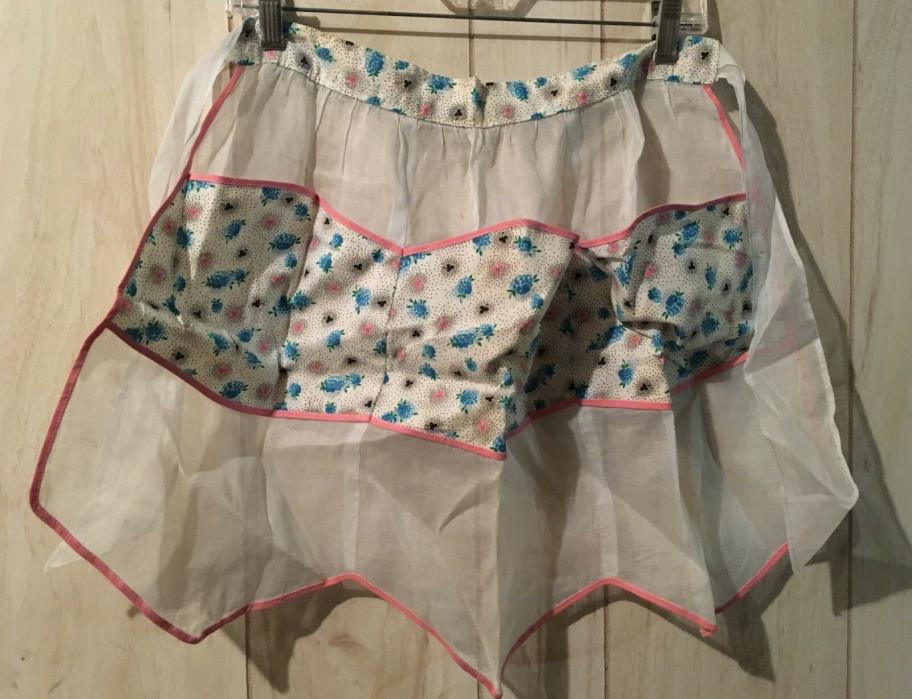 vintage   apron  with 3 pockets across the front- multi colors  white pink blue