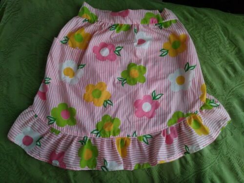 Vintage Mid Century Mod Floral Apron Pink Daisies Green White Floral