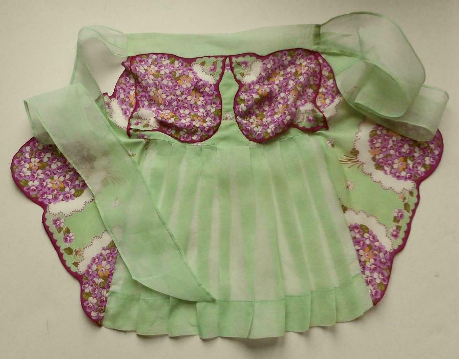 Beautiful Vintage Pleated Green Sheer Half Apron Lilac Print Pockets & Sides