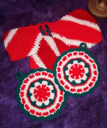 5 Homemade square & circle crocheted Christmas pot holders, White, Red and Green