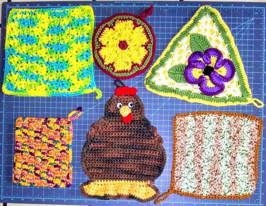 MIXED LOT OF 6 HAND CROCHETED POTHOLDERS, DISHCLOTHS, HOT PAD,CHICKEN. NEW-lot 2