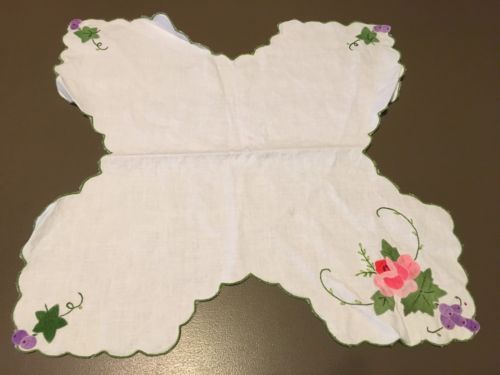 Vtg White Hand Embroidered/Applique Centerpiece Doily Pink Rose Grapes B19