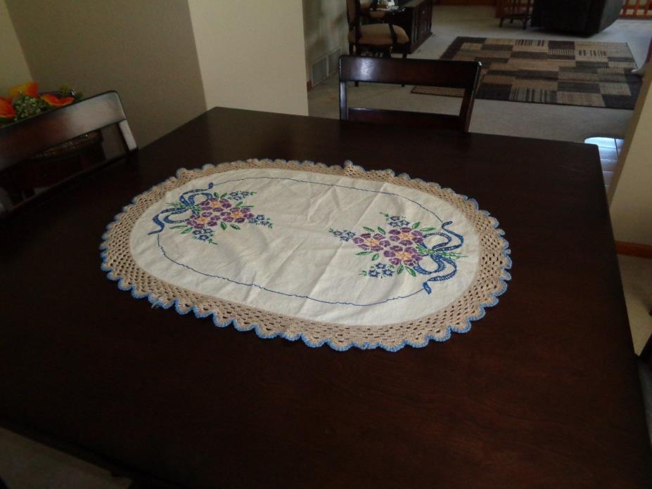 VINTAGE LARGE TABLE SCARF  FLOWERS & BOWS HAND EMBROIDERY & CROCHETED  29