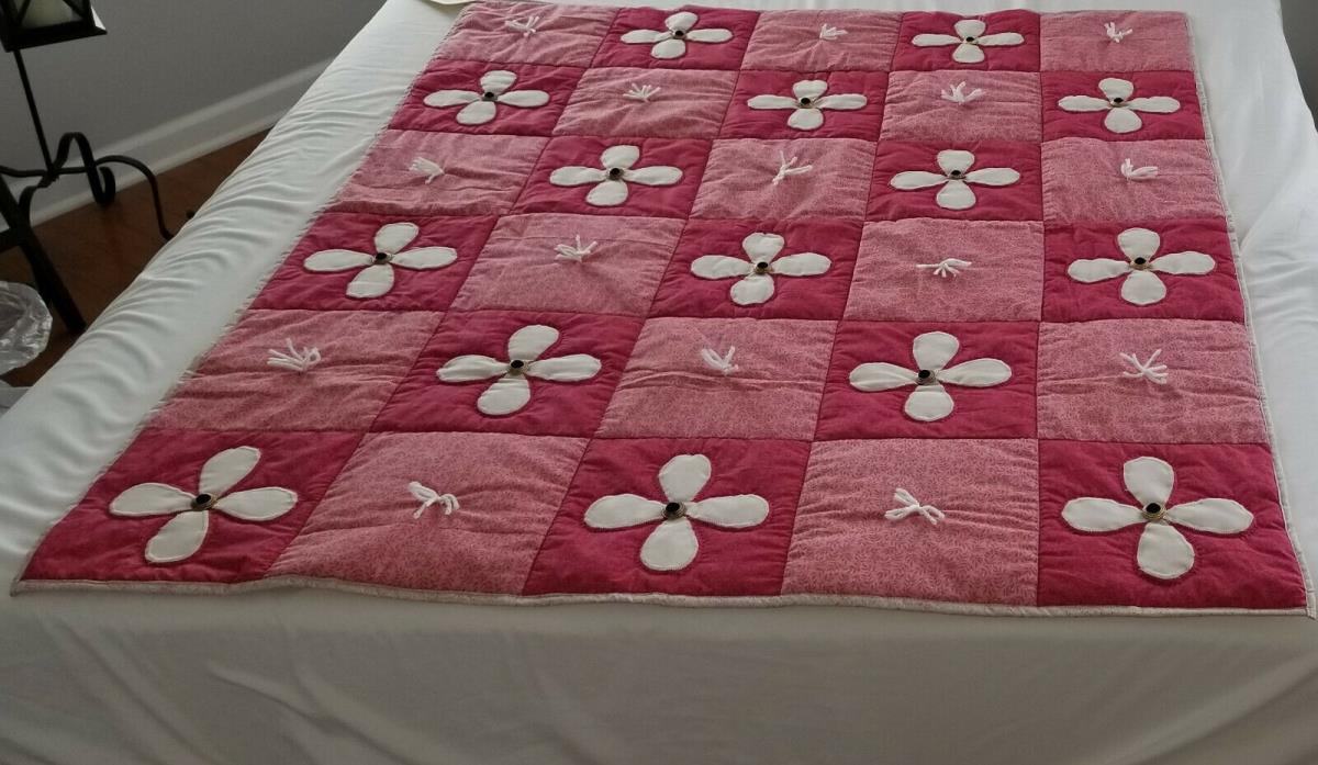 BRAND NEW Amish Quilt Petal Buttons BABY Crib Quilt BEAUTIFUL PINK & WHITE 41x50