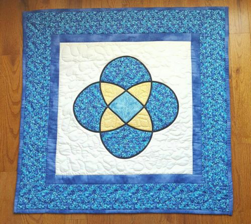 Celtic knot Hand quilted Wall Quilt Stained glass Quilt Hand Quilted